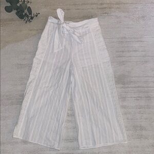 Verte | Wide Leg Eyelet Capris